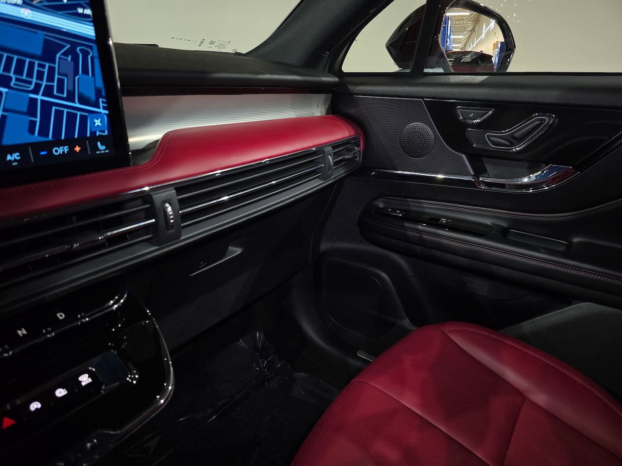 New 2025 Lincoln Corsair Reserve w/ Jet Appearance Package image 35