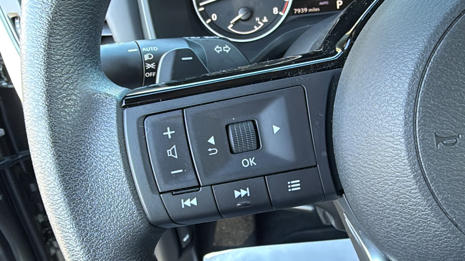 Certified 2023 Nissan Rogue SV image 10