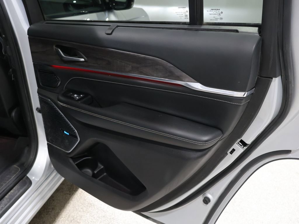 Used 2021 Jeep Grand Cherokee L Overland w/ Luxury Tech Group IV image 26