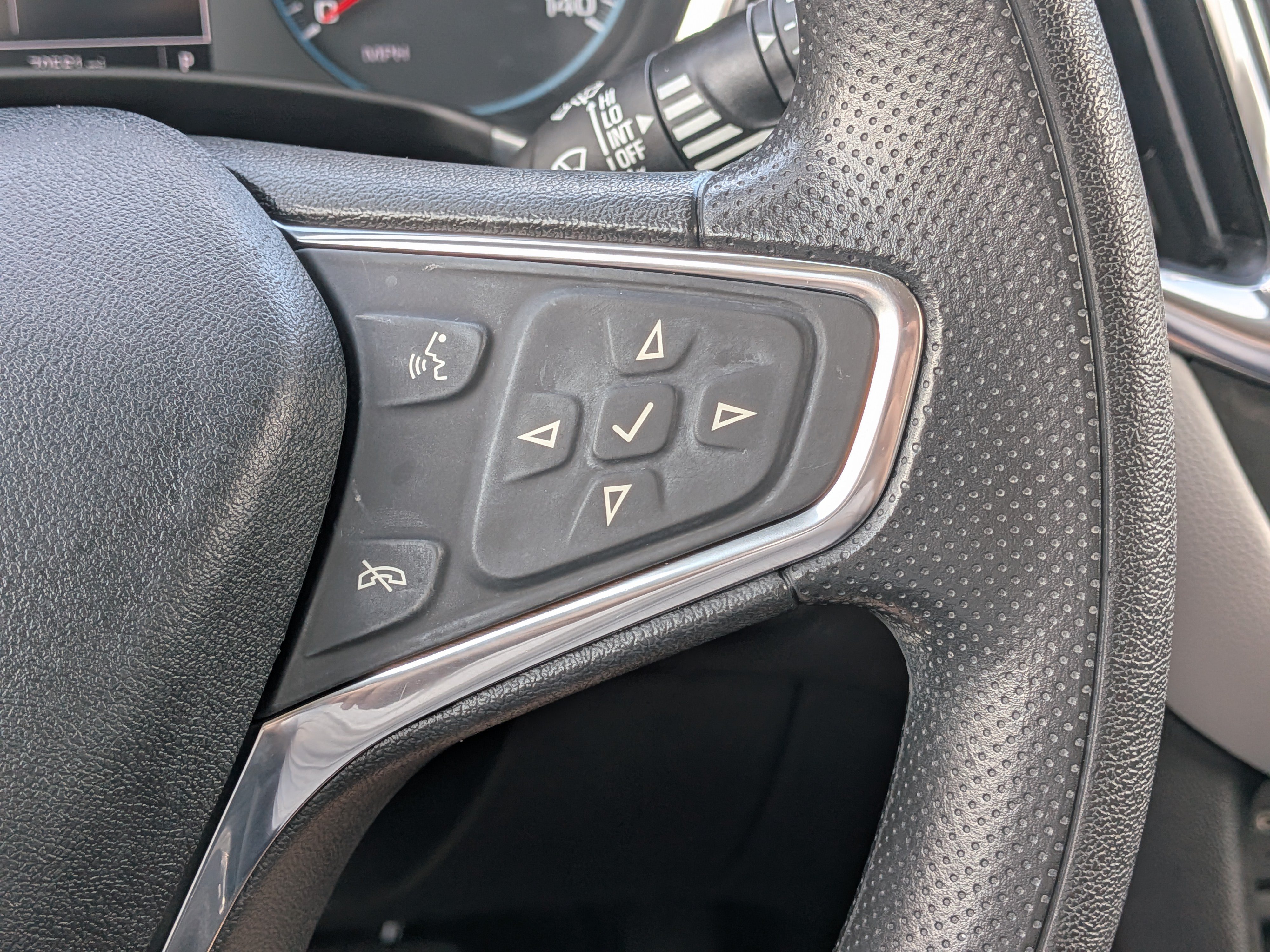 Used 2021 Chevrolet Equinox LS w/ LS Convenience Package FWD image 25