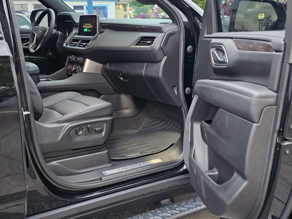 Used 2023 Chevrolet Tahoe Z71 w/ Z71 Off-Road Package AWD/4WD image 15