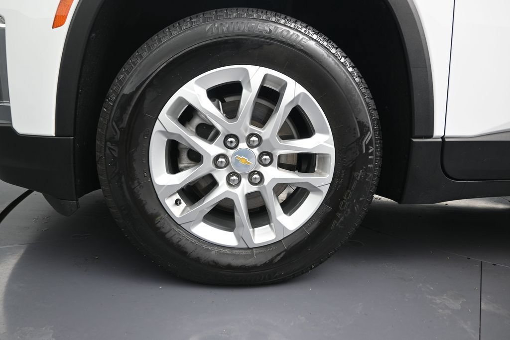 Used 2023 Chevrolet Traverse LS FWD image 10