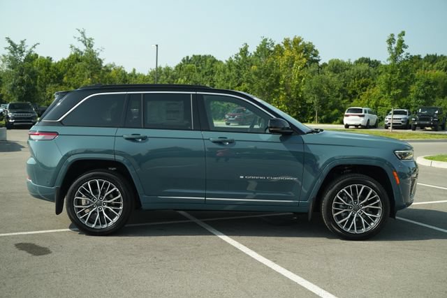 New 2026 Jeep Grand Cherokee Summit w/ MOPAR Finishing Package AWD/4WD image 8