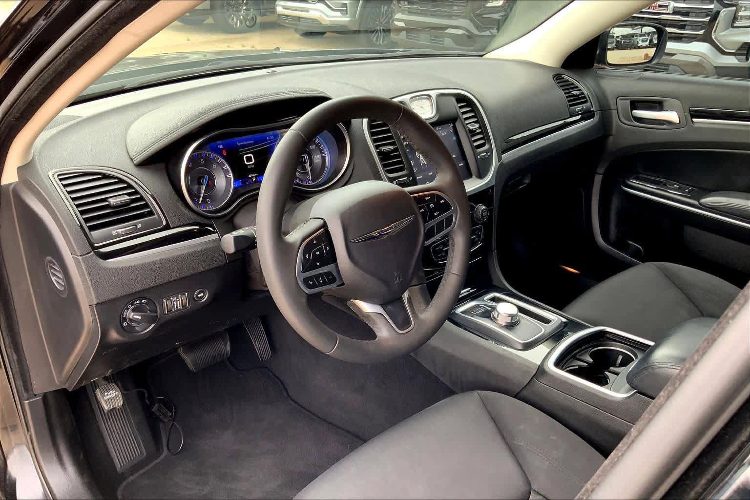 Used 2023 Chrysler 300 Touring w/ Sport Appearance Package RWD image 16
