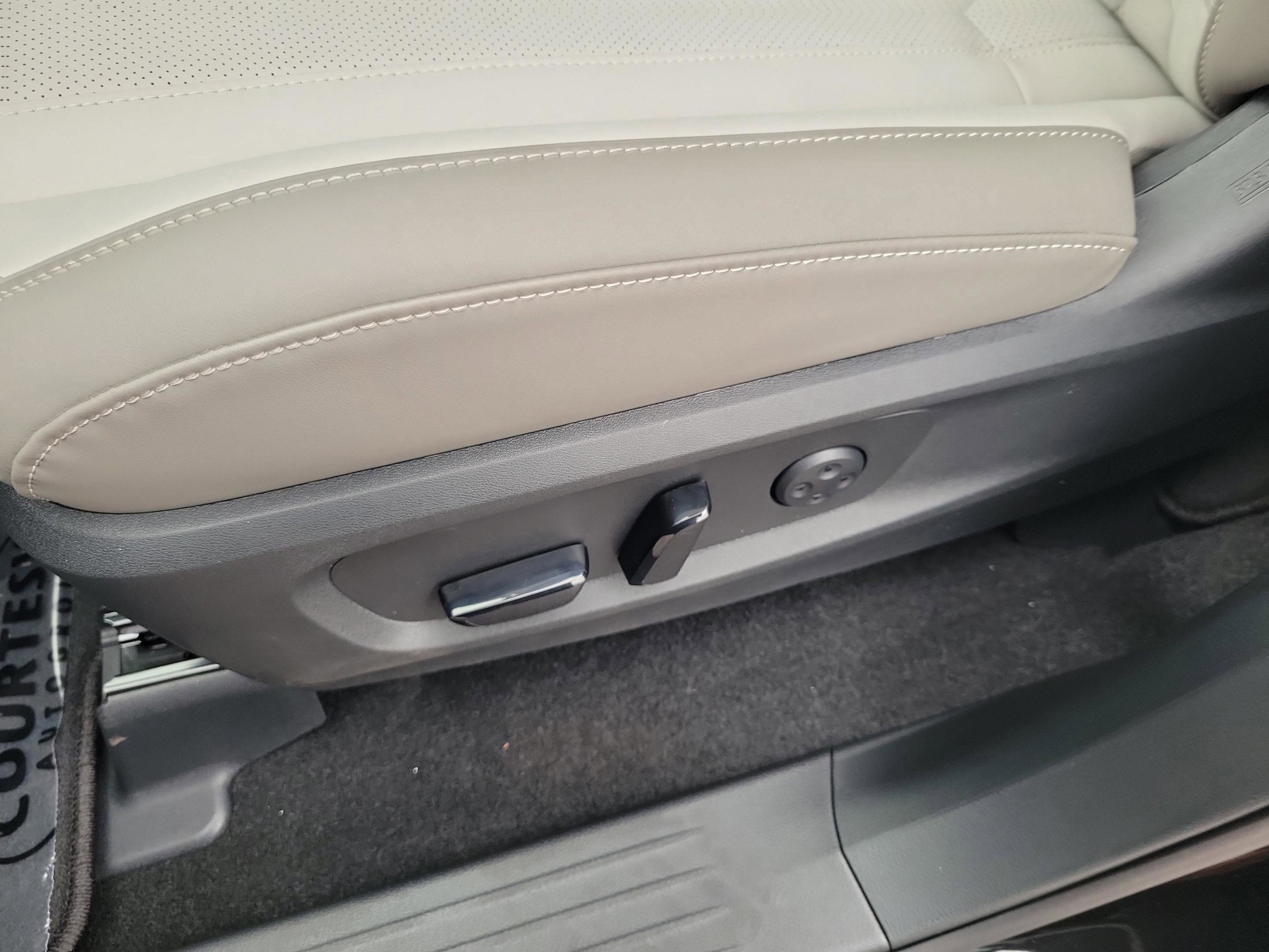 New 2026 INFINITI QX60 Luxe w/ Family Package image 13