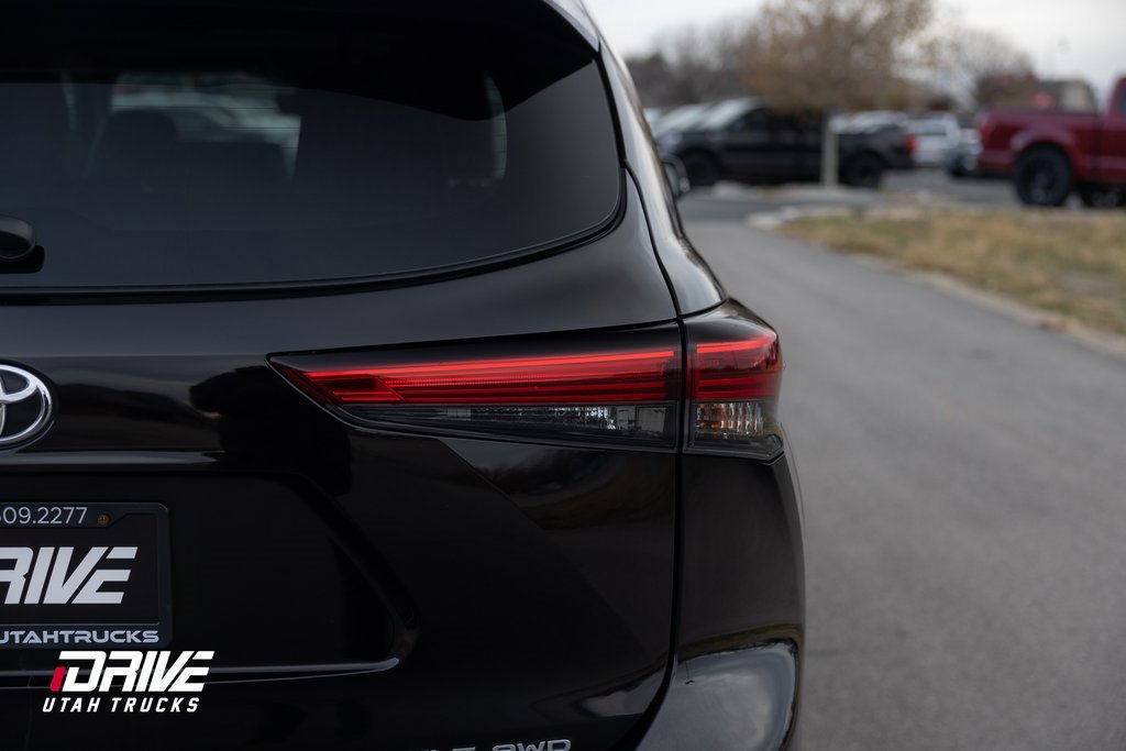 Used 2021 Toyota Highlander XLE image 12
