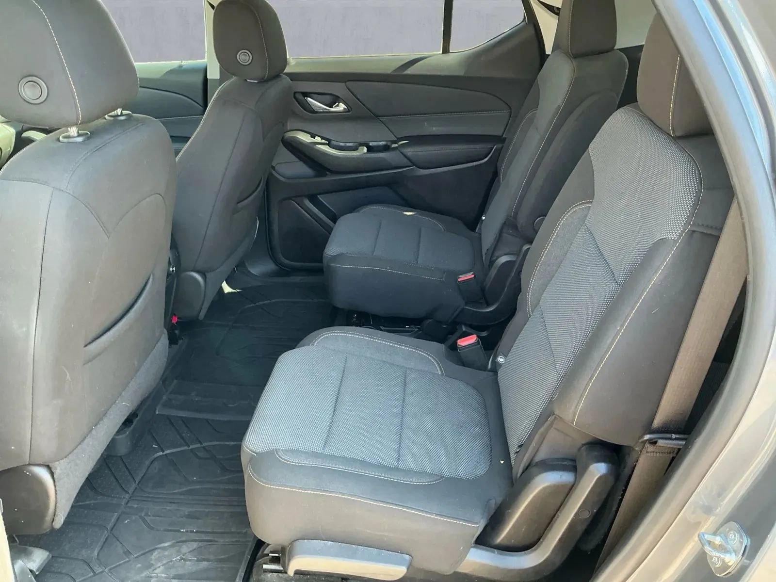 Used 2021 Chevrolet Traverse LT image 14