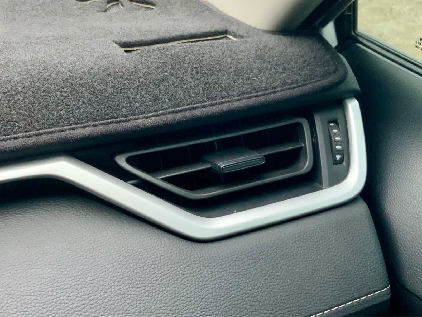 Used 2025 Toyota RAV4 XLE w/ Convenience Package image 49