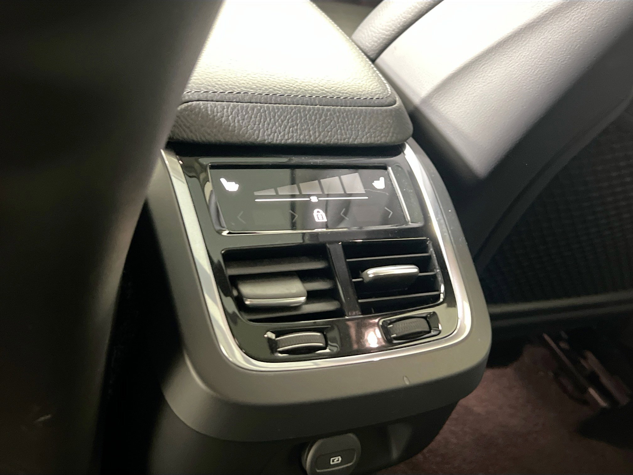 Used 2021 Volvo S60 T5 Inscription image 27