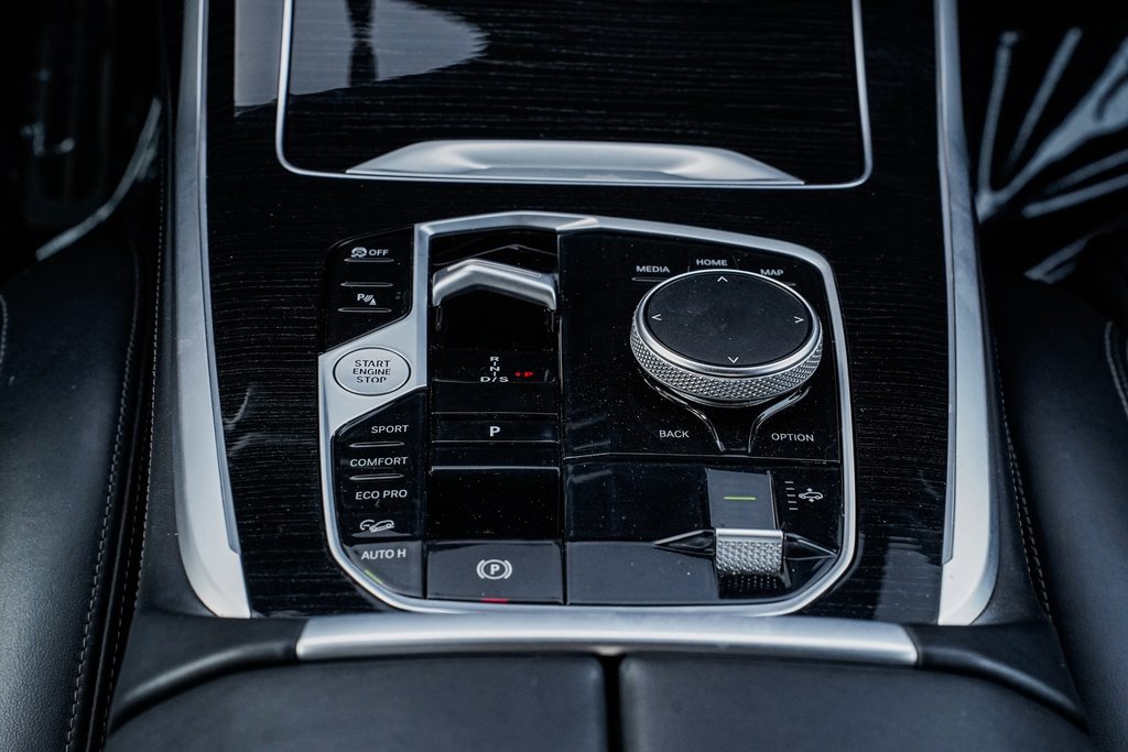 Used 2023 BMW X7 M60i image 17