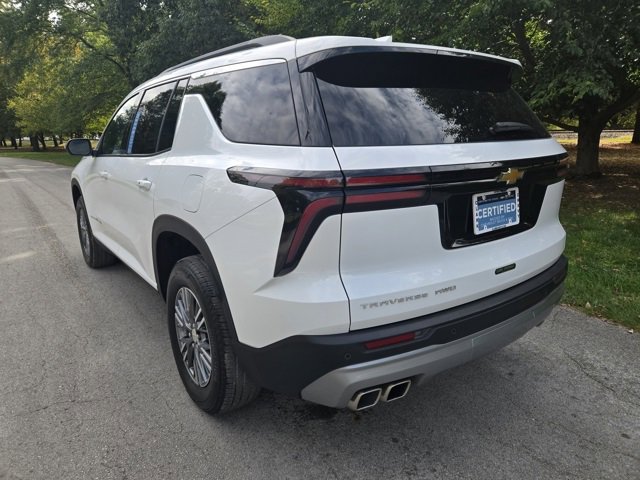 Used 2025 Chevrolet Traverse LT image 4