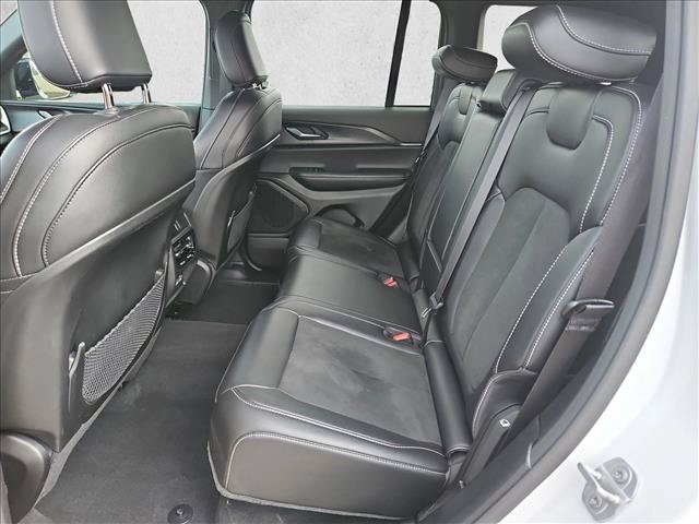 Used 2025 Jeep Grand Cherokee Altitude AWD/4WD image 26