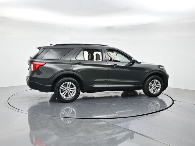Certified 2023 Ford Explorer XLT AWD/4WD image 2