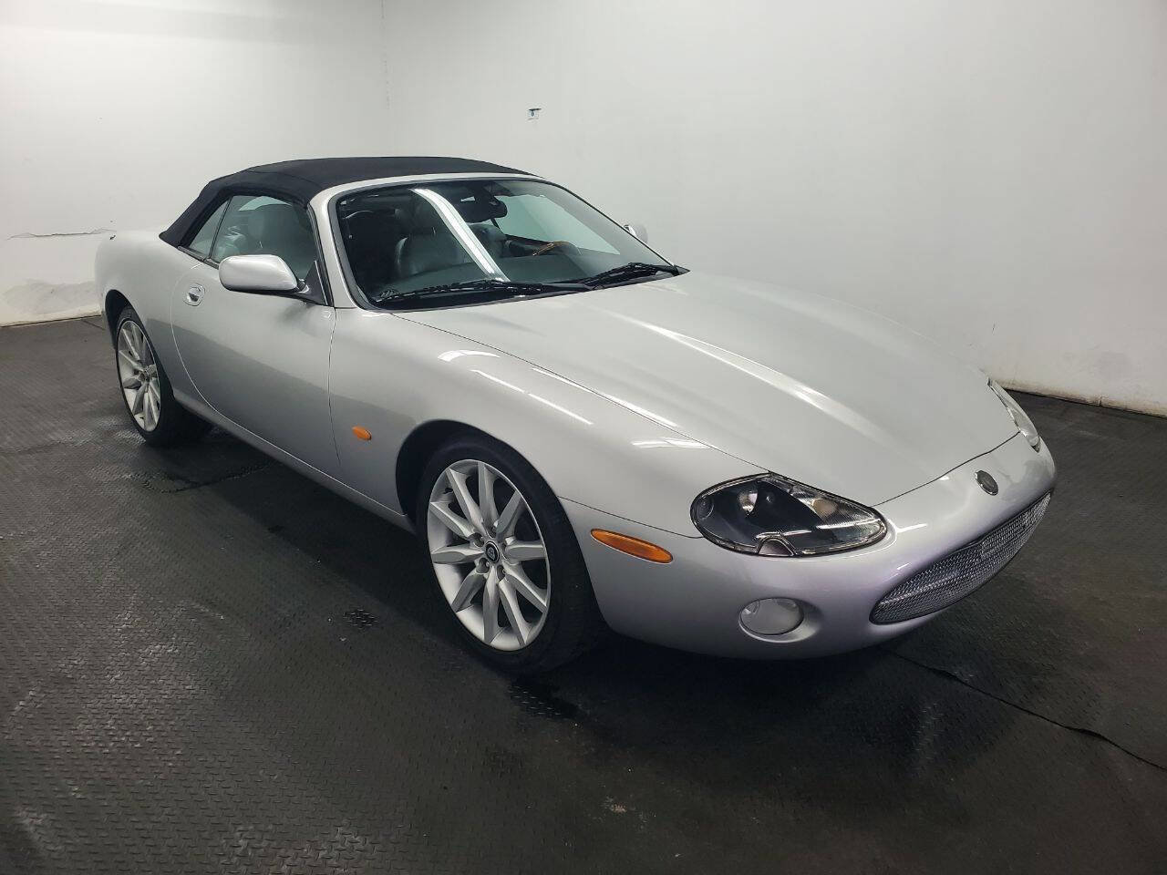 Used 2004 Jaguar XK8 Convertible image 3