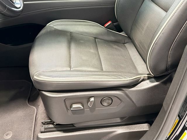 Used 2023 Cadillac Escalade Premium Luxury AWD/4WD image 19