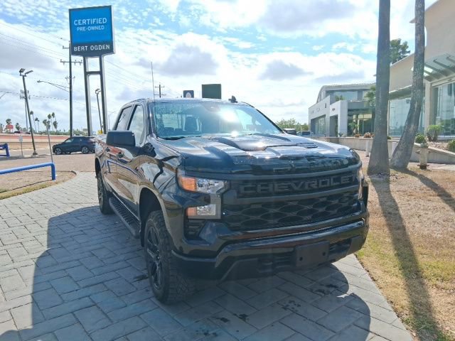 Used 2025 Chevrolet Silverado 1500 Custom Trail Boss w/ Dark Appearance Package AWD/4WD image 1