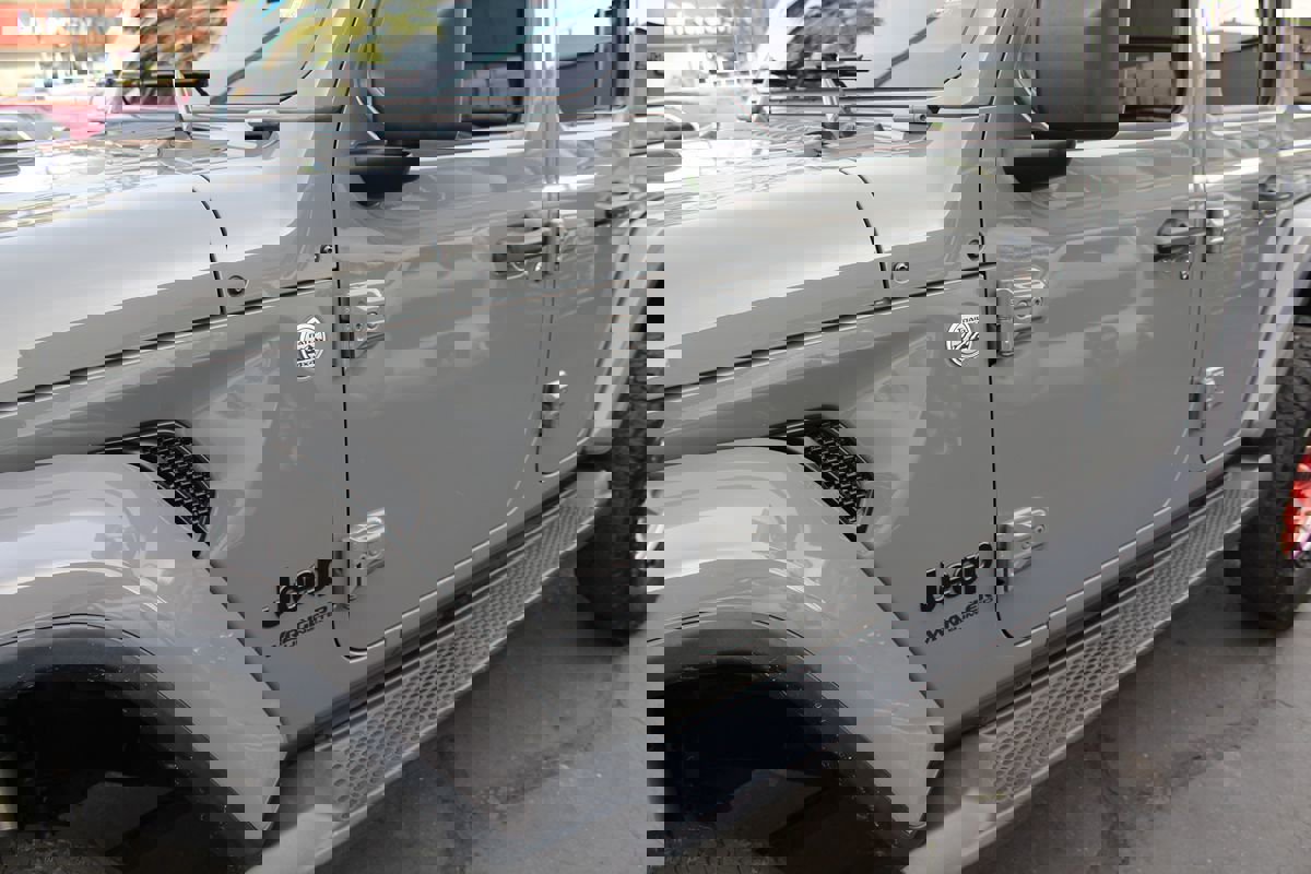 Used 2020 Jeep Wrangler Unlimited Sahara image 12