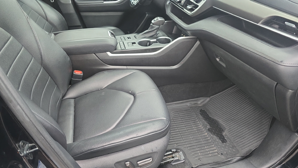 Used 2021 Toyota Highlander XLE AWD/4WD image 27