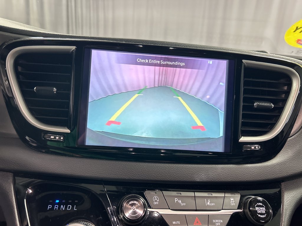 Used 2026 Chrysler Pacifica Select FWD image 18