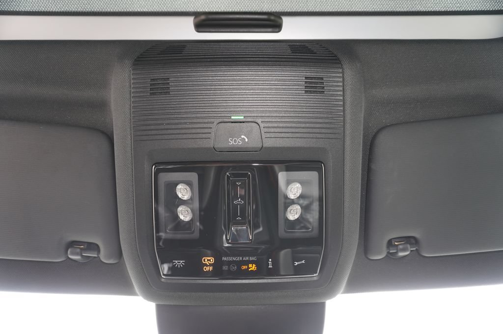 Used 2022 Volkswagen GTI SE FWD image 20