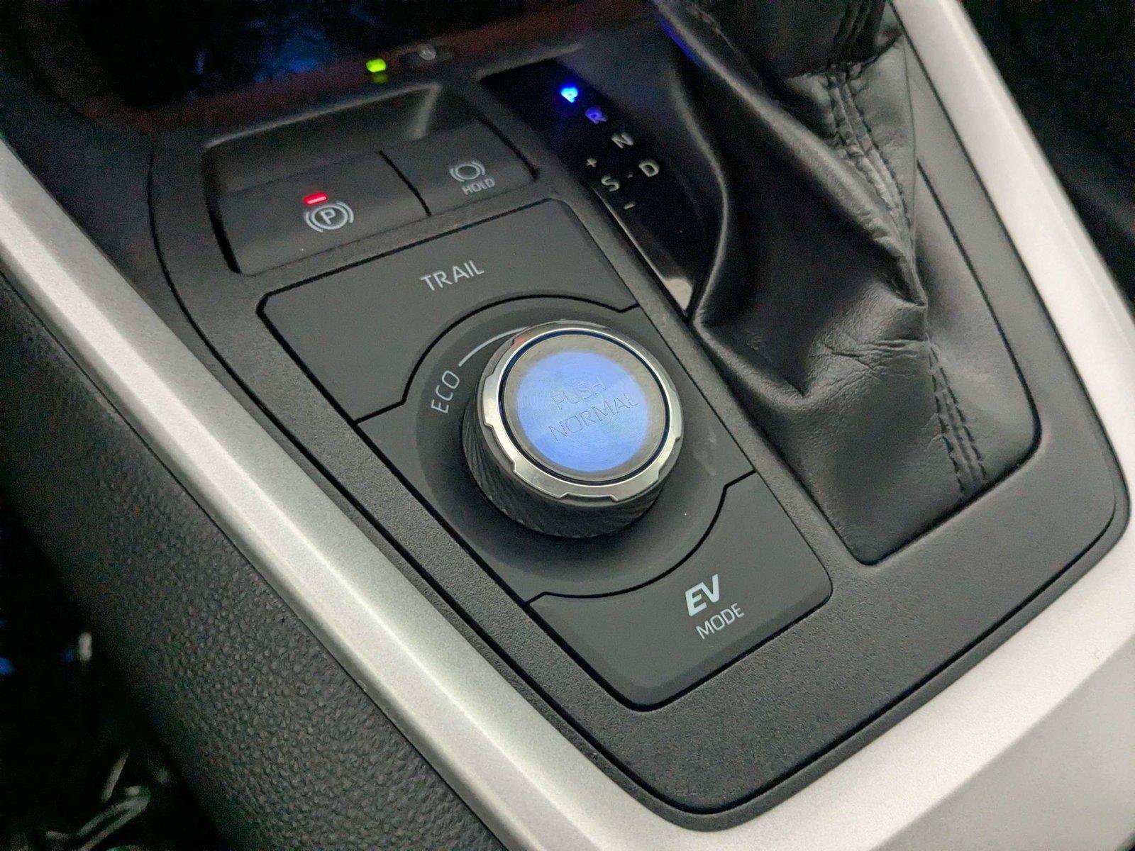 Certified 2025 Toyota RAV4 Limited AWD/4WD image 27
