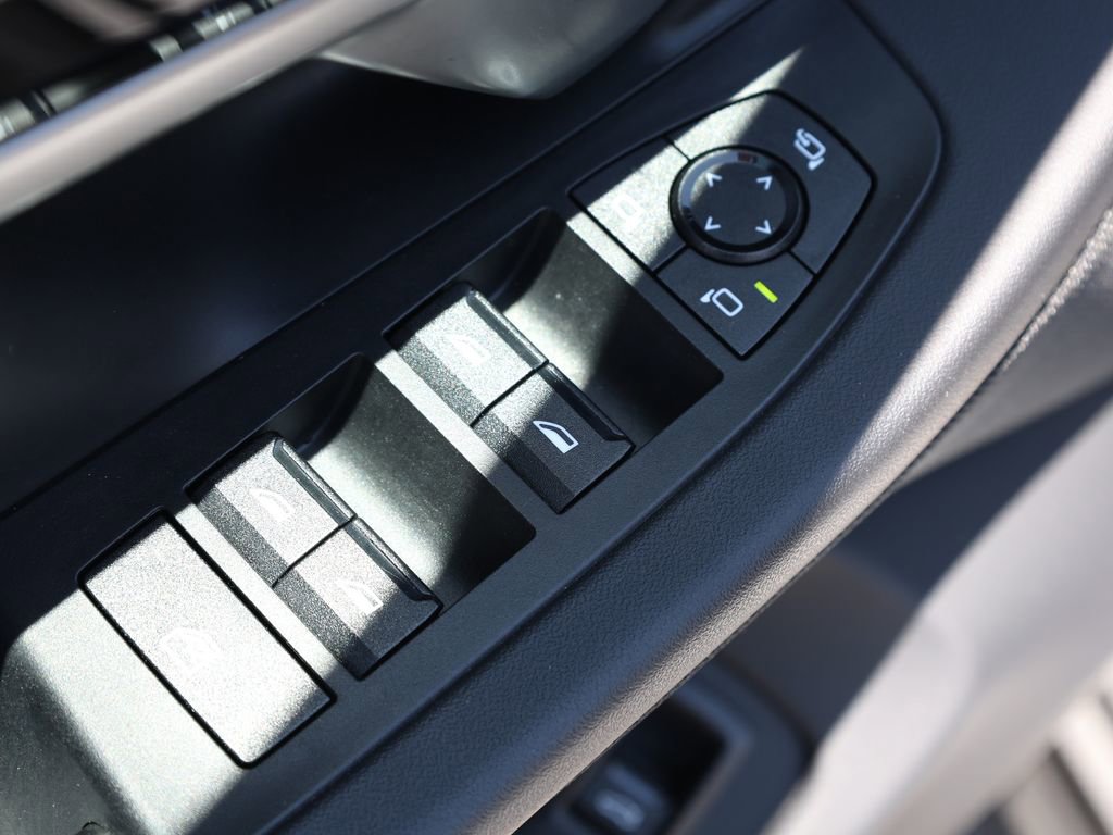 Used 2025 BMW 530i RWD image 12