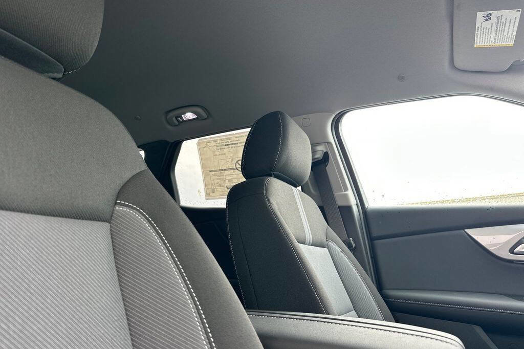 New 2025 Chevrolet Blazer LT w/ Midnight/Sport Edition image 18