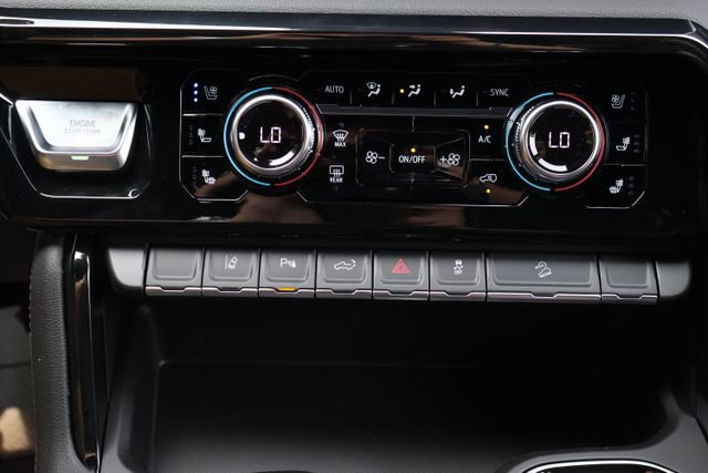 New 2026 GMC Sierra 2500 AT4 w/ LPO, Black Badging Package AWD/4WD image 13