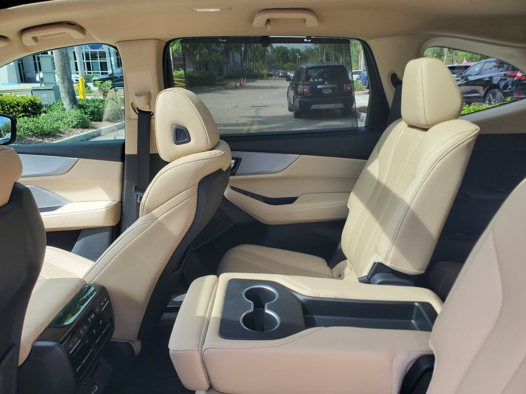 Used 2024 Acura MDX w/ Technology Package FWD image 12