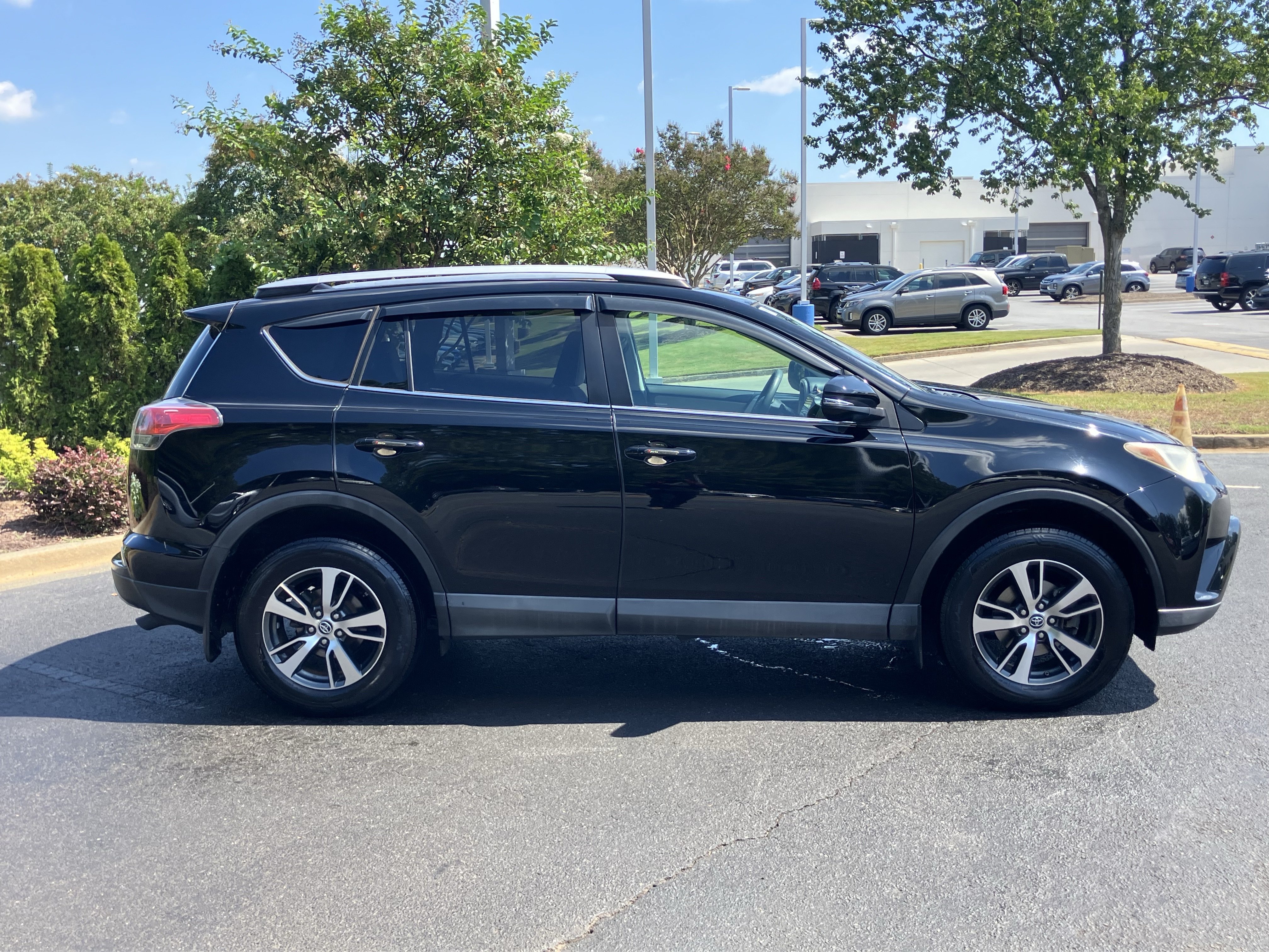 Used 2016 Toyota RAV4 XLE FWD image 11