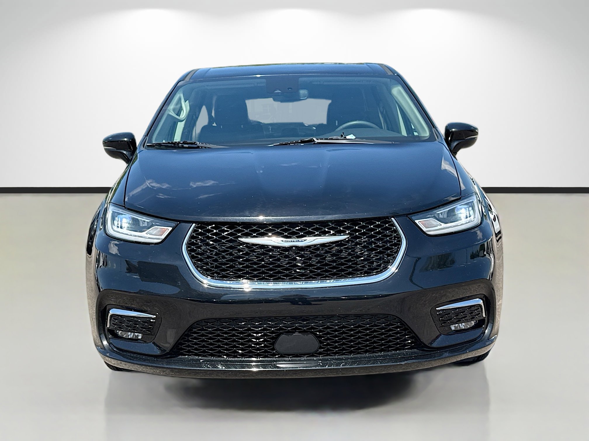 Used 2024 Chrysler Pacifica Touring-L FWD image 8