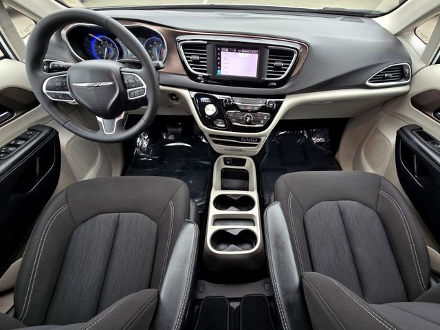 Certified 2024 Chrysler Voyager LX image 9