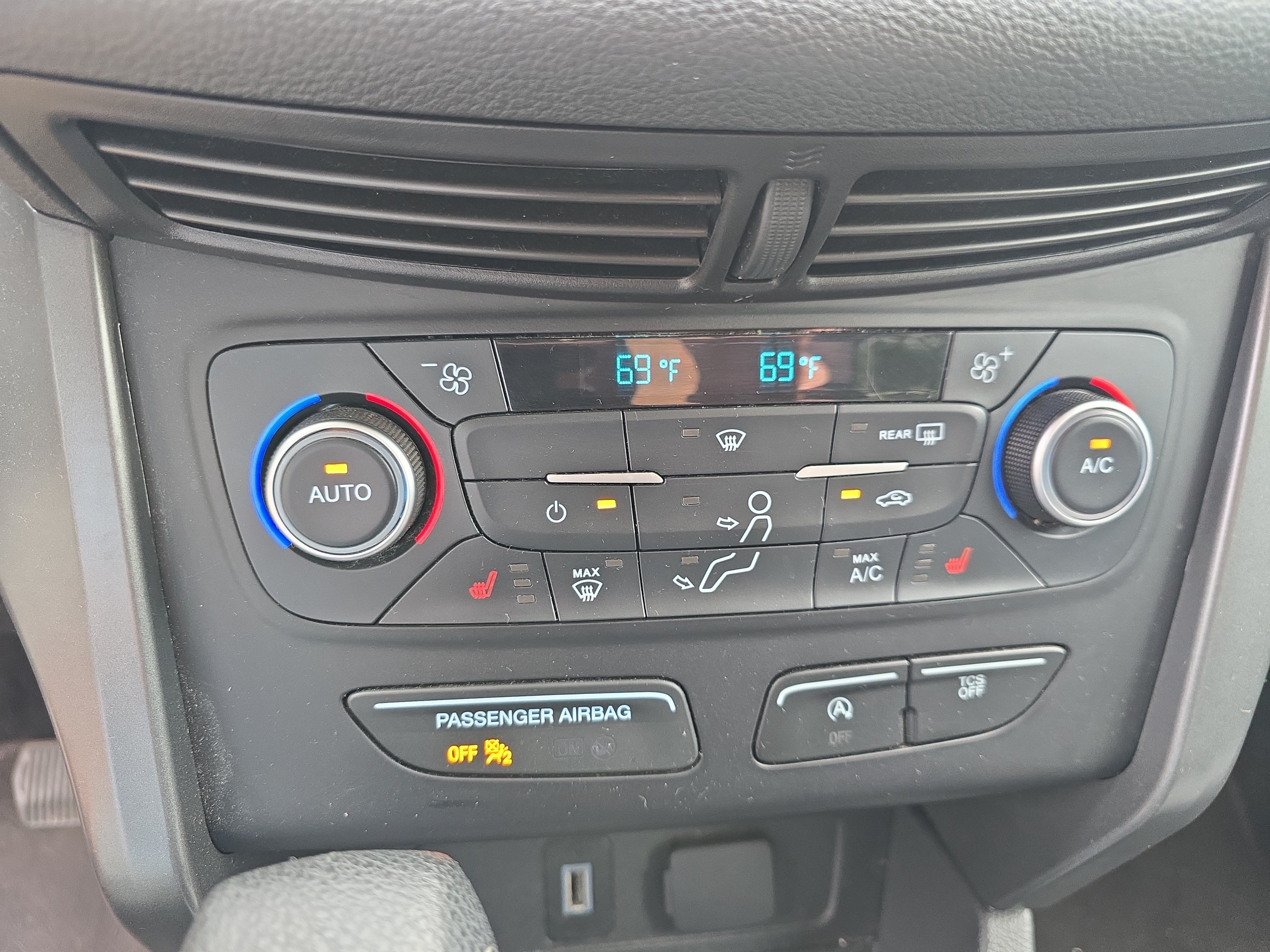 Used 2018 Ford Escape SE w/ SE Sync 3 Package AWD/4WD image 28