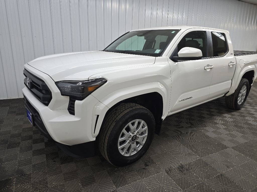 Used 2024 Toyota Tacoma SR5 AWD/4WD image 8