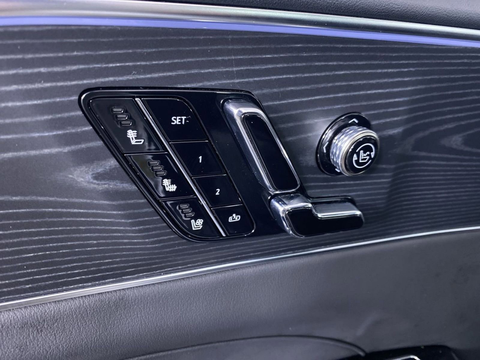 New 2025 Cadillac Lyriq Sport w/ LPO, Floor Liner Package AWD/4WD image 10