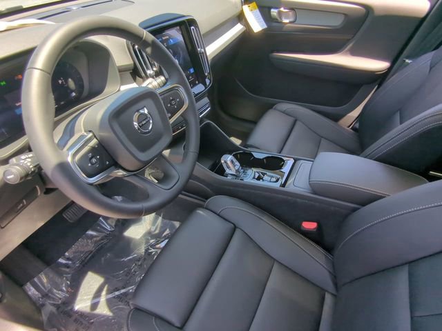 Certified 2025 Volvo XC40 B5 Plus w/ Climate Package image 19