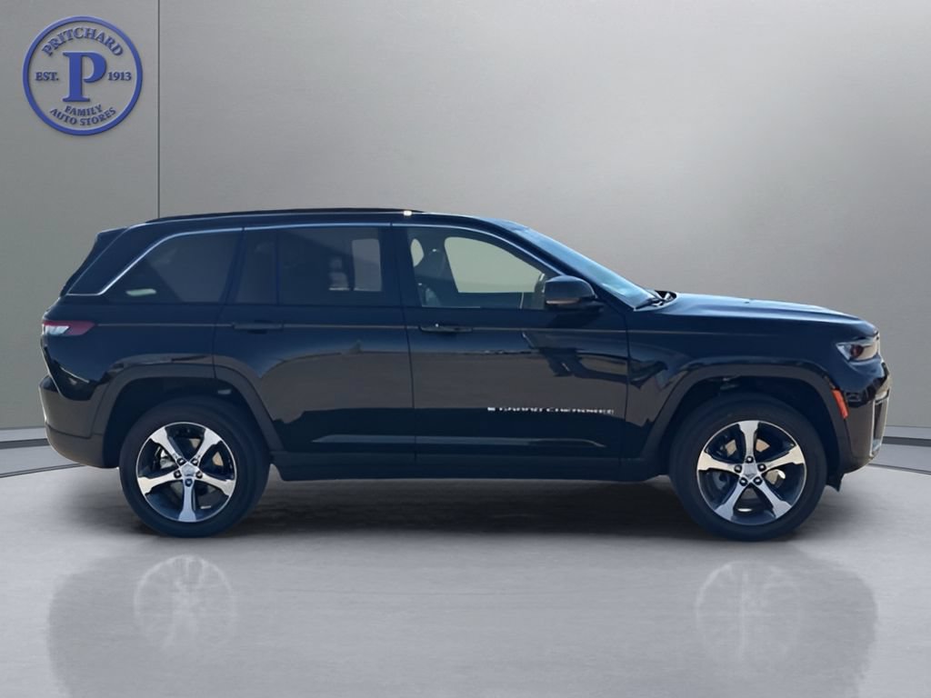 New 2026 Jeep Grand Cherokee Limited w/ Luxury Tech Group II AWD/4WD image 8