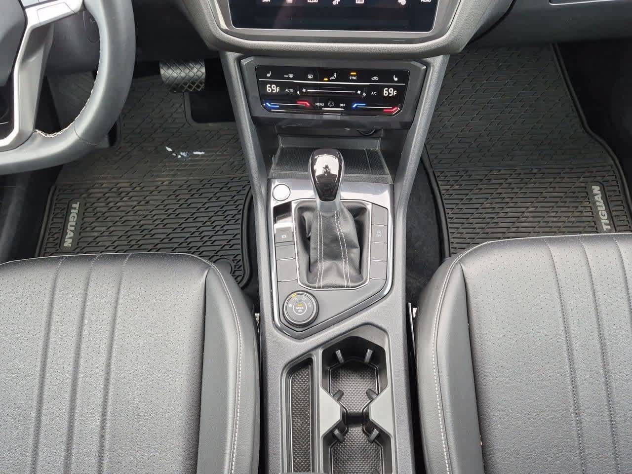Used 2024 Volkswagen Tiguan SE AWD/4WD image 29