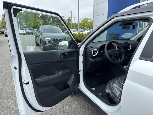 Used 2025 Hyundai Venue Limited image 11