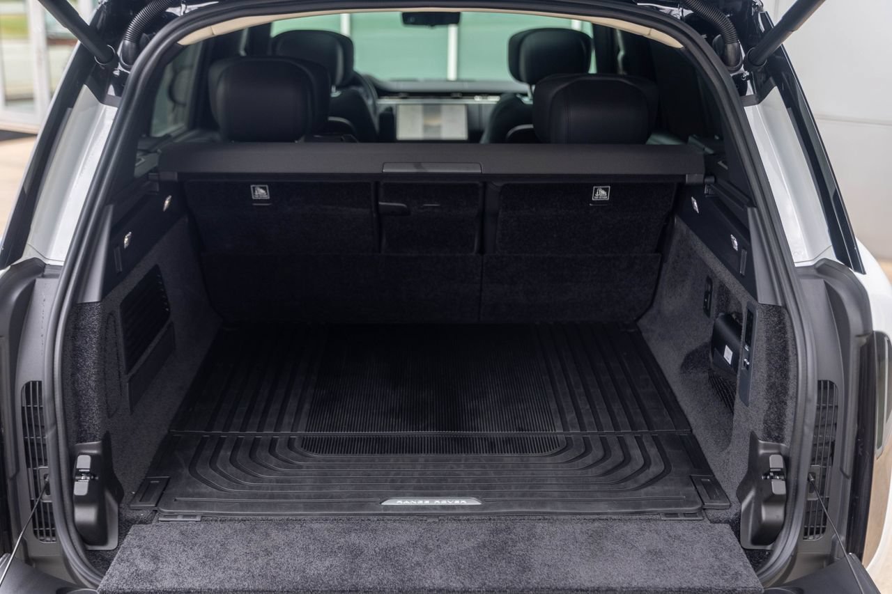 Used 2025 Land Rover Range Rover Long Wheelbase Autobiography AWD/4WD image 49