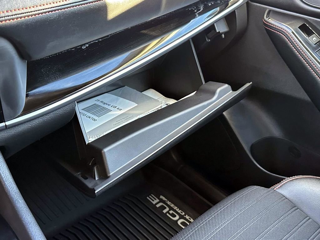 Certified 2025 Nissan Rogue SV image 34