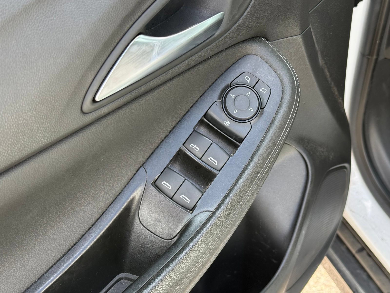 Used 2024 Buick Encore GX Sport Touring FWD image 11