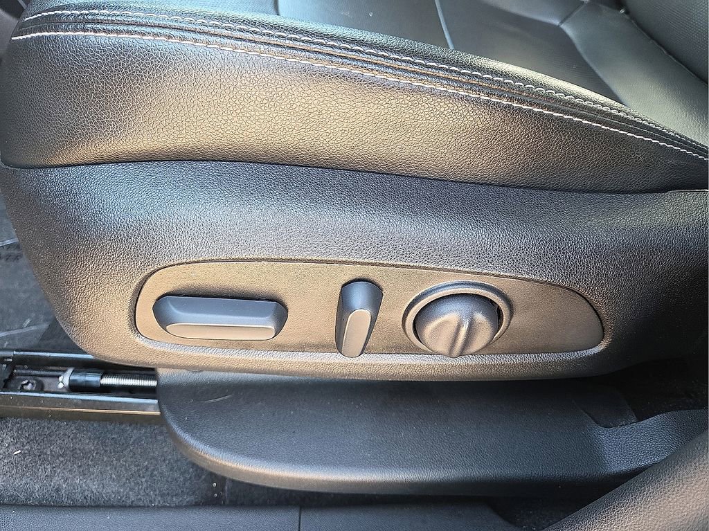 Used 2024 GMC Terrain SLT image 25