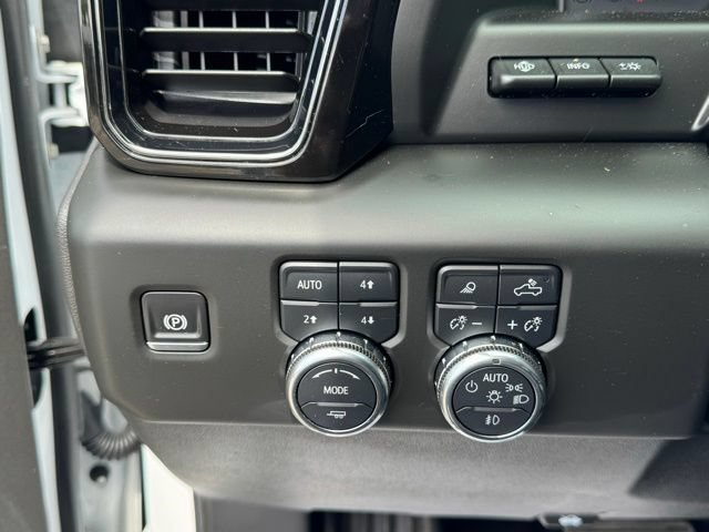 Used 2025 GMC Sierra 1500 AT4 w/ AT4 Premium Package AWD/4WD image 17