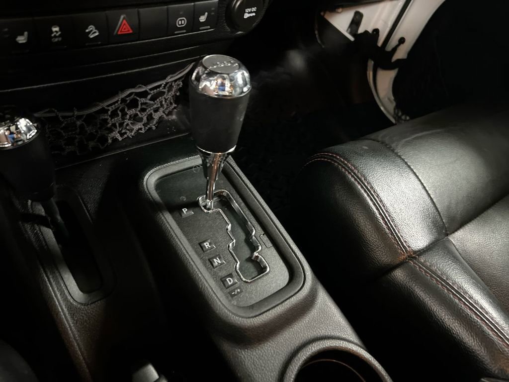Used 2012 Jeep Wrangler Unlimited Sahara AWD/4WD image 16