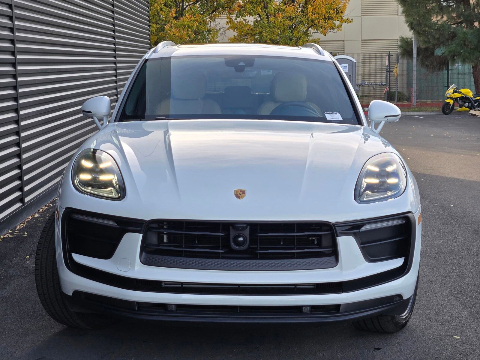 Used 2025 Porsche Macan AWD/4WD image 10