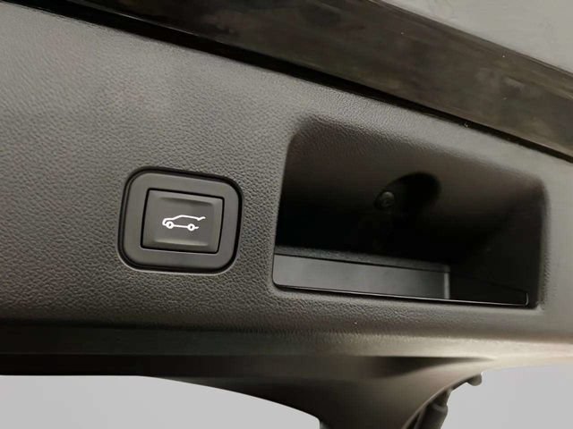 Used 2024 Chevrolet Equinox EV LT FWD image 9