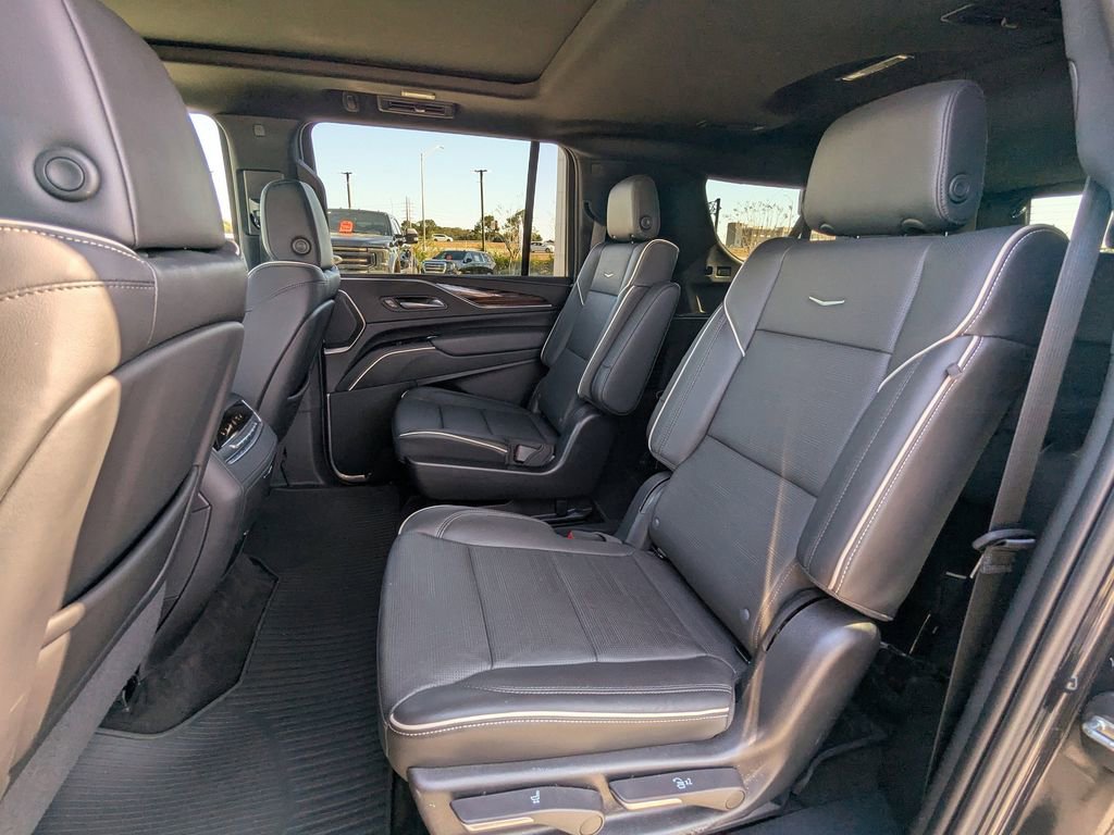 Used 2023 Cadillac Escalade ESV Premium Luxury image 16