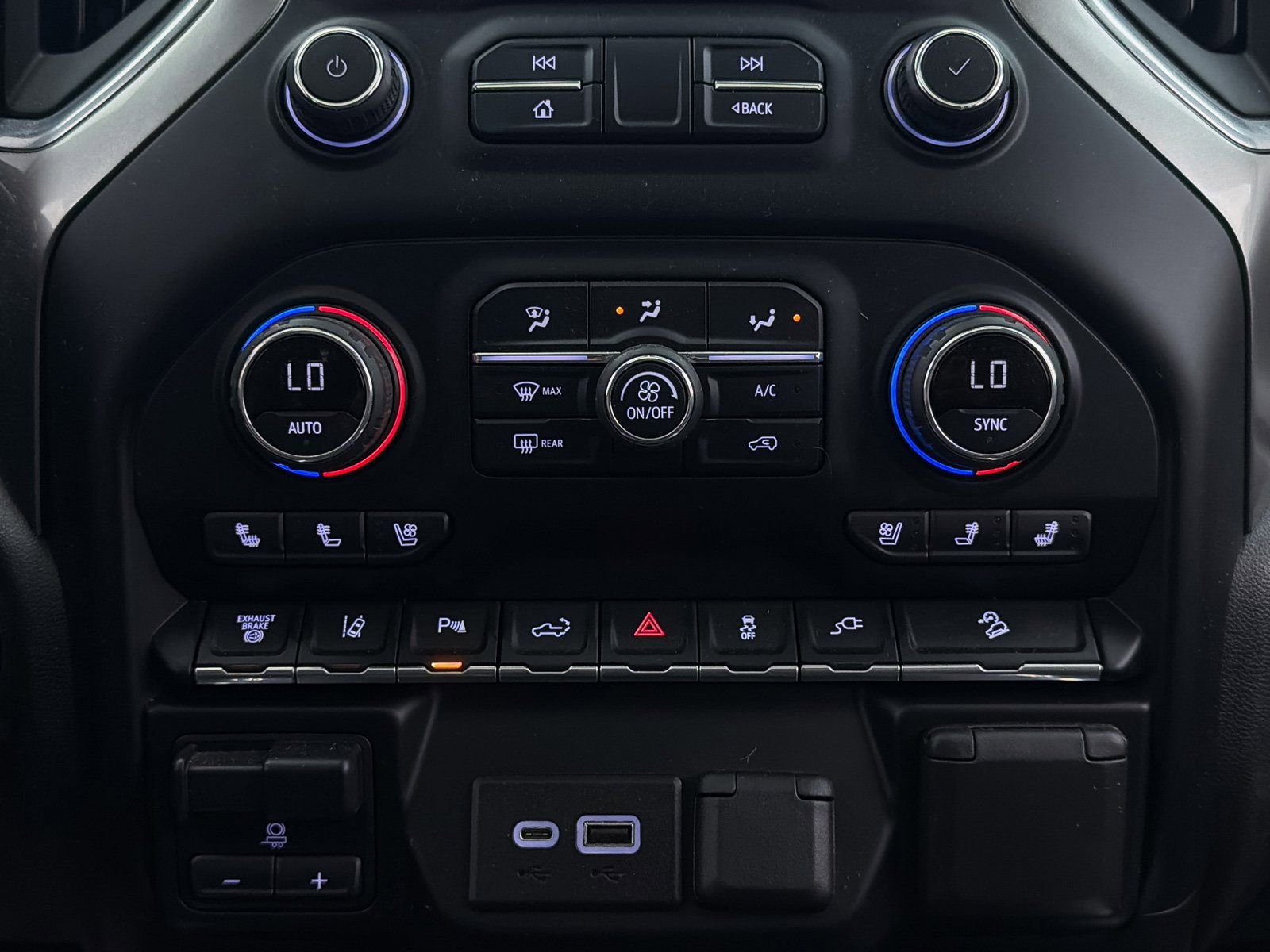 Used 2020 Chevrolet Silverado 2500 LTZ w/ LTZ Premium Package image 22