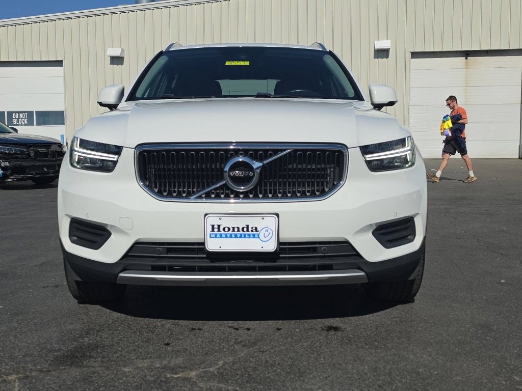 Used 2020 Volvo XC40 T4 Momentum FWD image 2